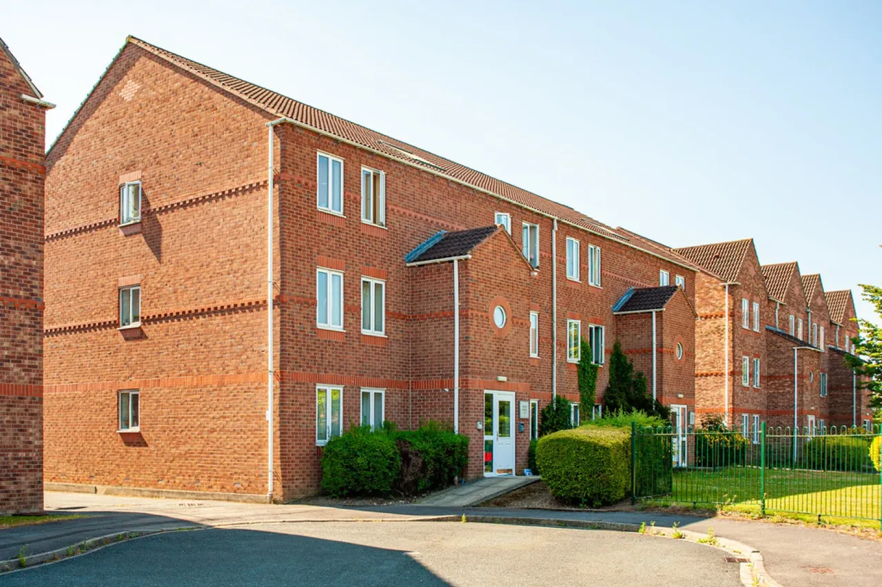 2 bed flat for sale — Essex House, Darwin Close, York