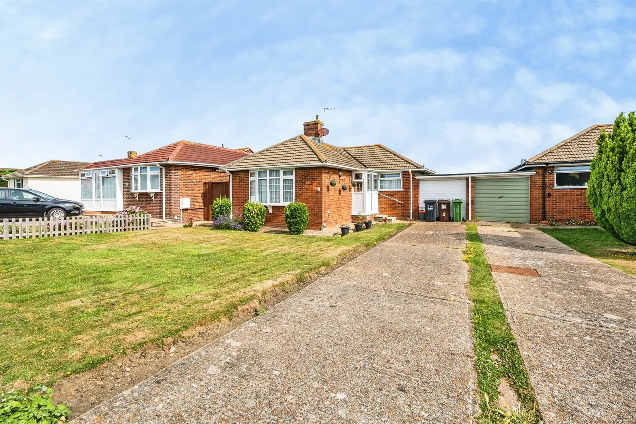 2 bed house for sale, Netherfield Avenue, Eastbourne, BN23