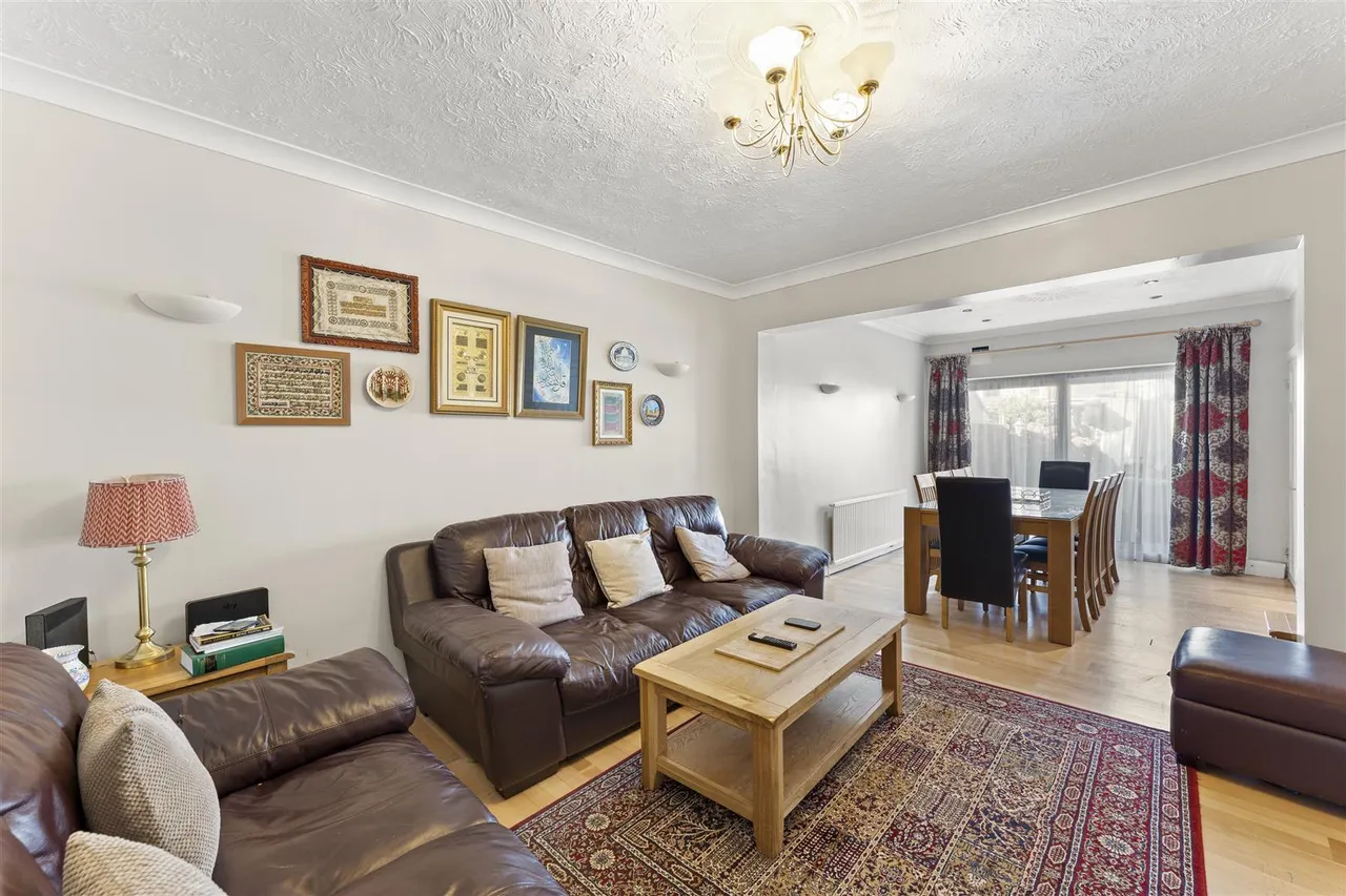Great West Road, Hounslow, photo 4