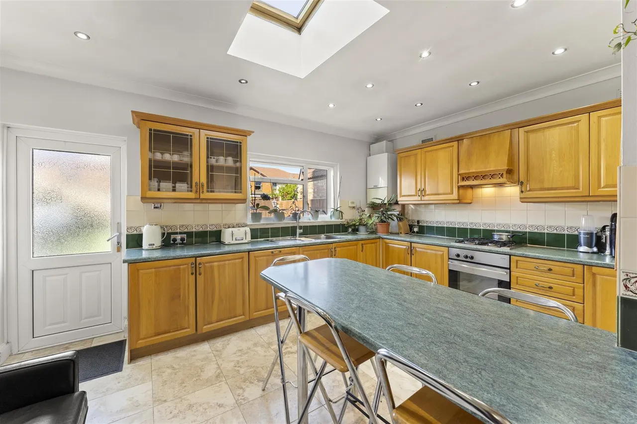 Great West Road, Hounslow, photo 6