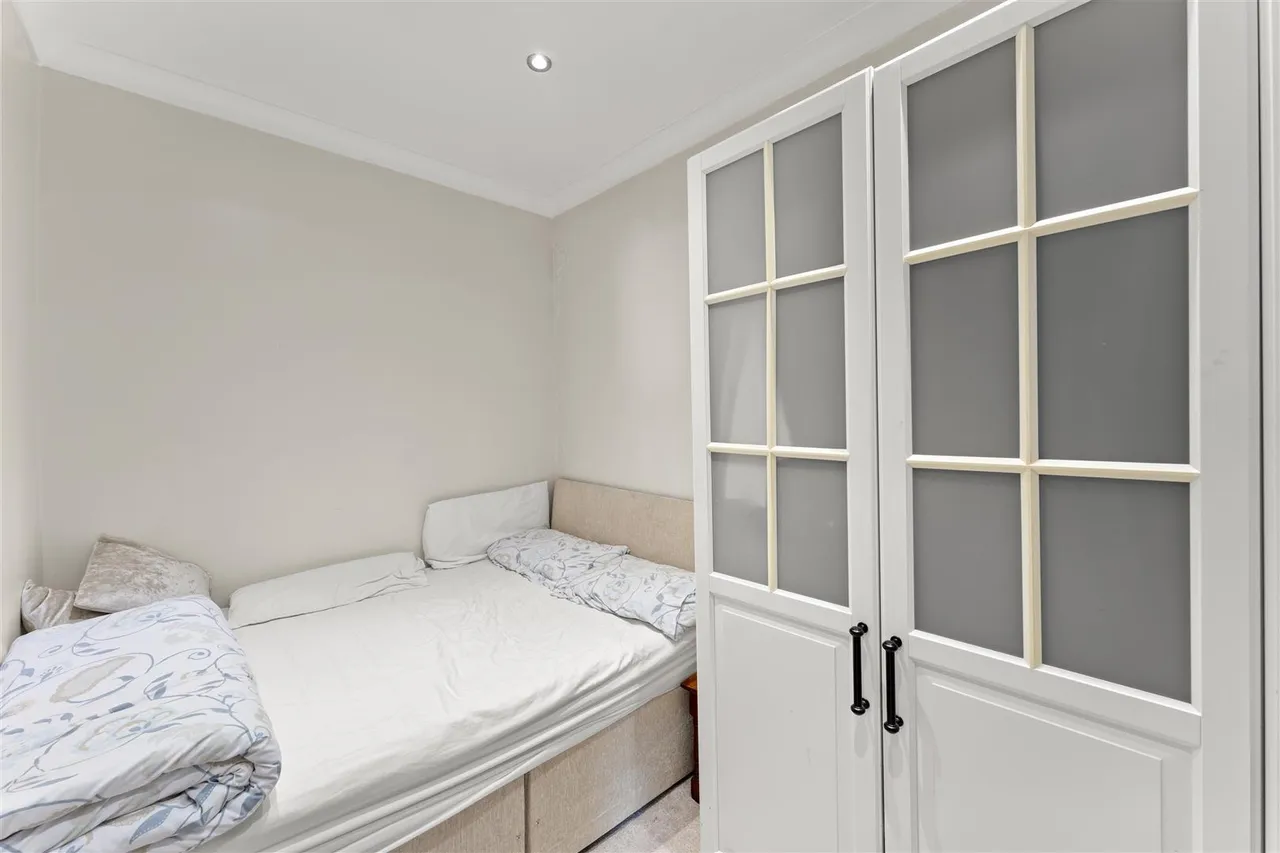 Great West Road, Hounslow, photo 8