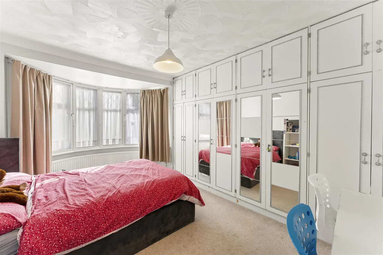 Great West Road, Hounslow, photo 11