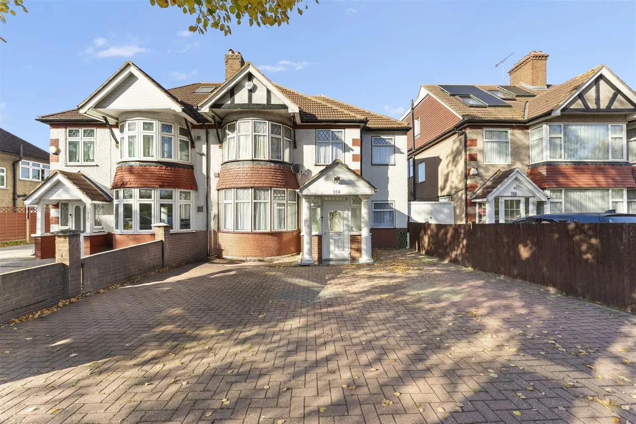 6 bed house for sale, Great West Road, Hounslow