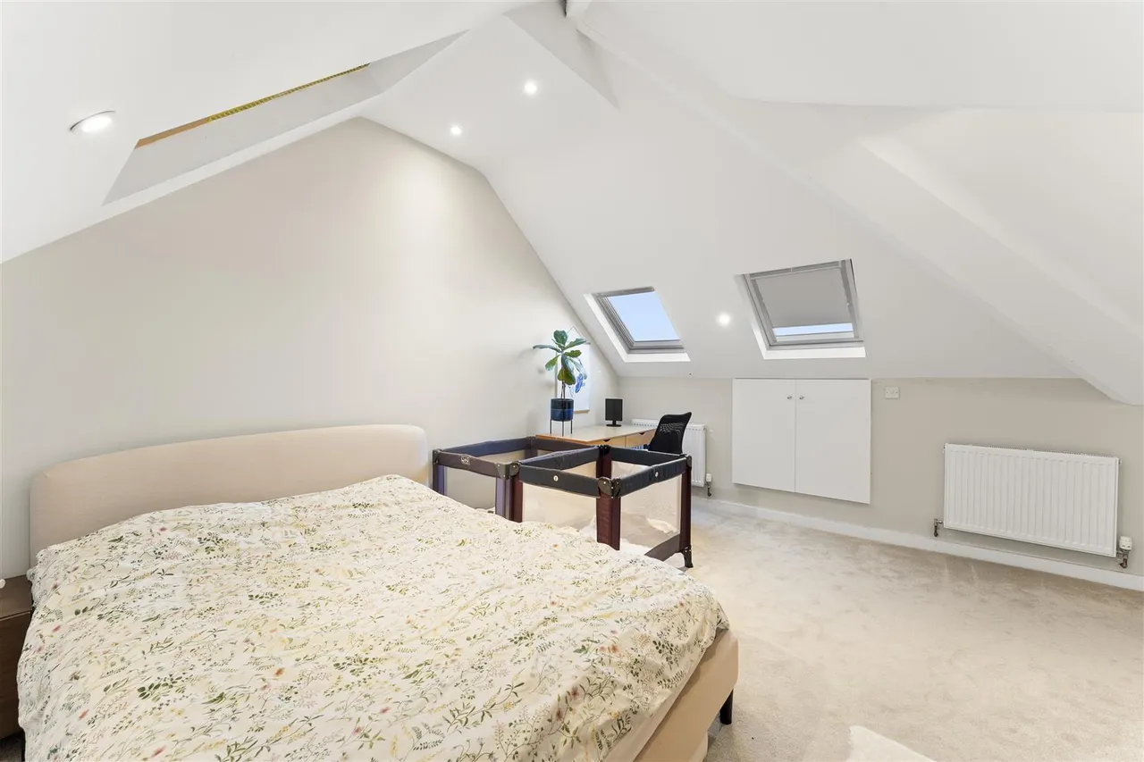 Great West Road, Hounslow, photo 14
