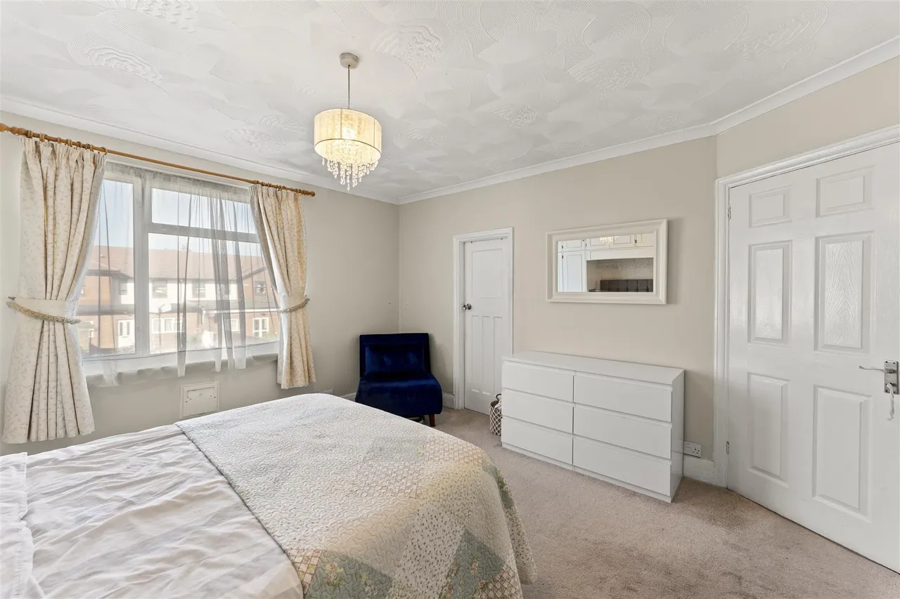 Great West Road, Hounslow, photo 10