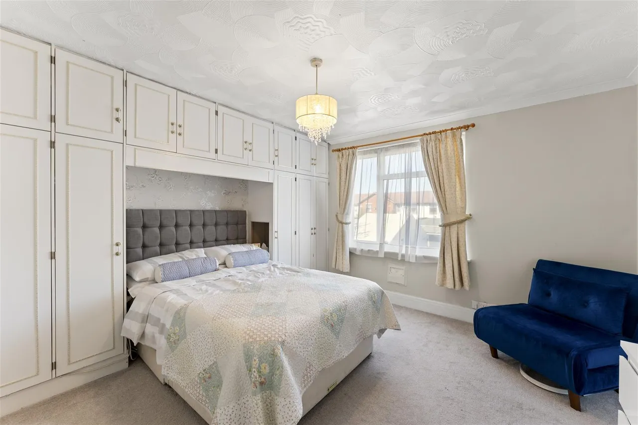 Great West Road, Hounslow, photo 9