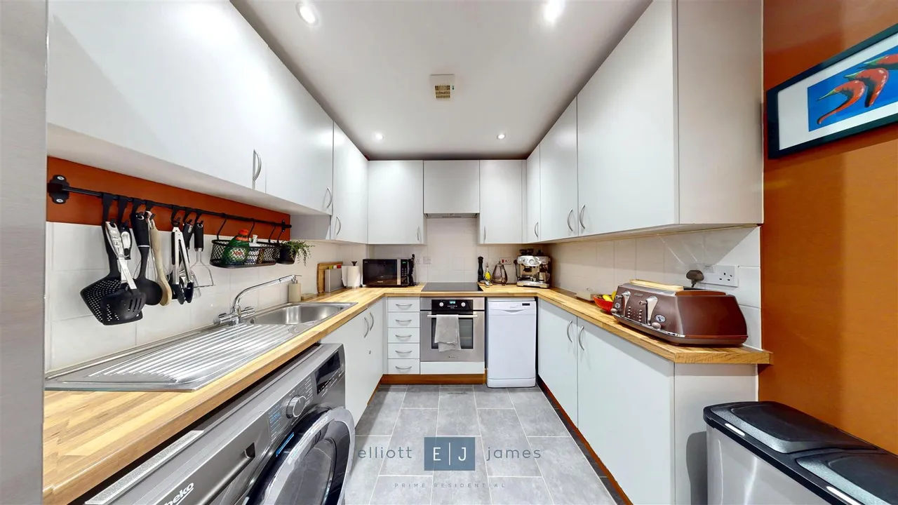 Stag Lane, Buckhurst Hill, photo 2