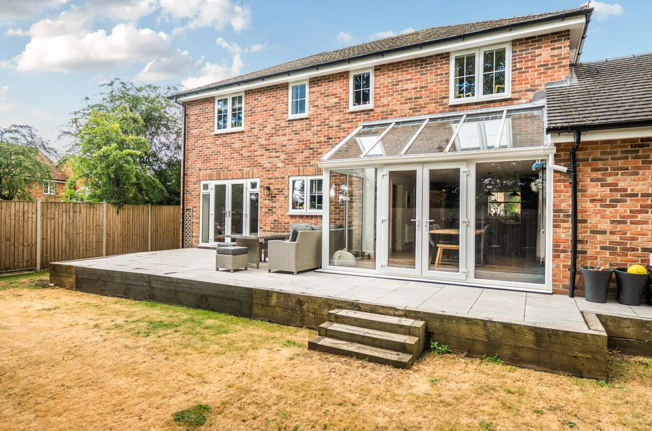 Cotswold Close, Four Marks, GU34, photo 16