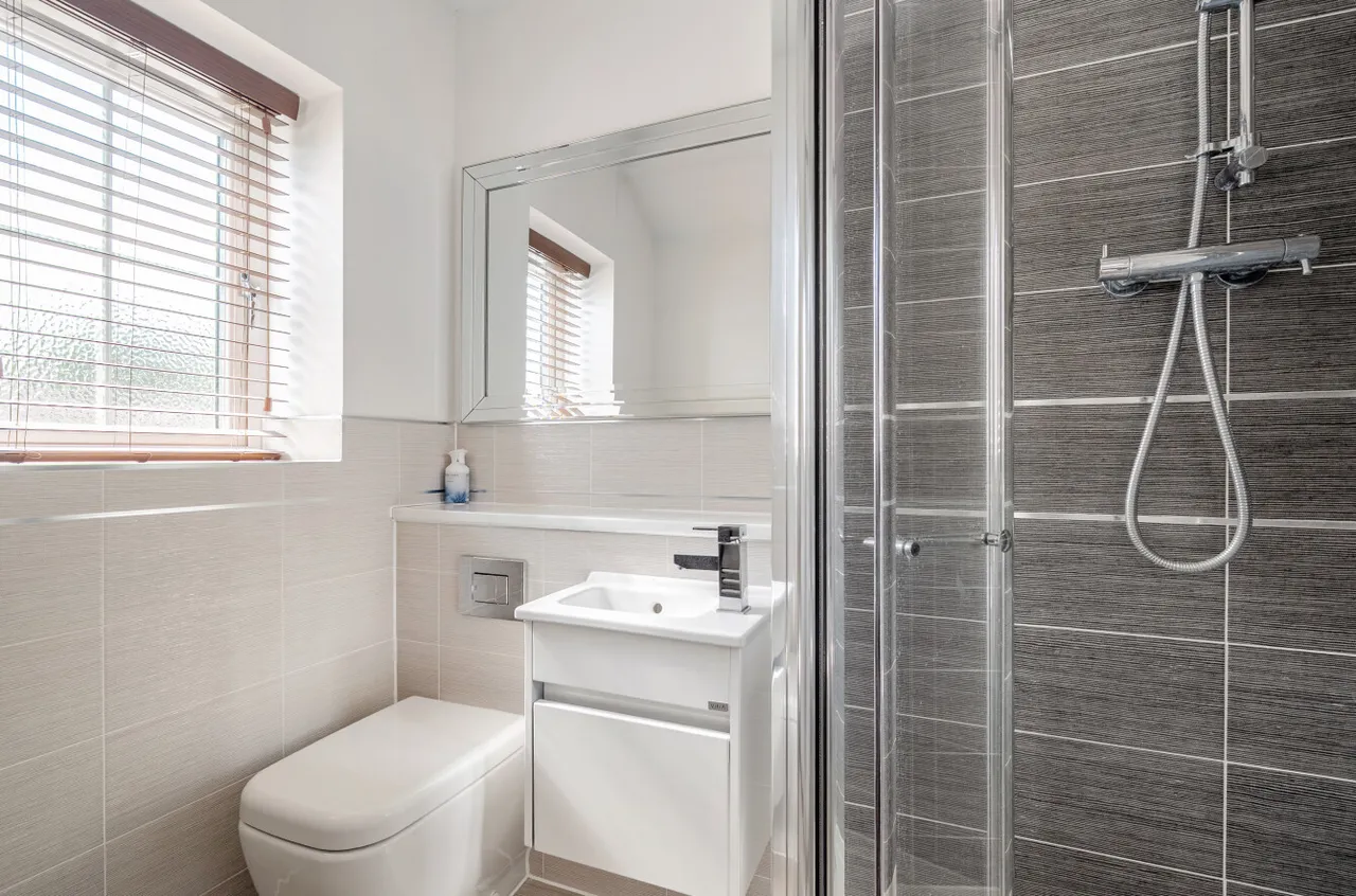 Cotswold Close, Four Marks, GU34, photo 12