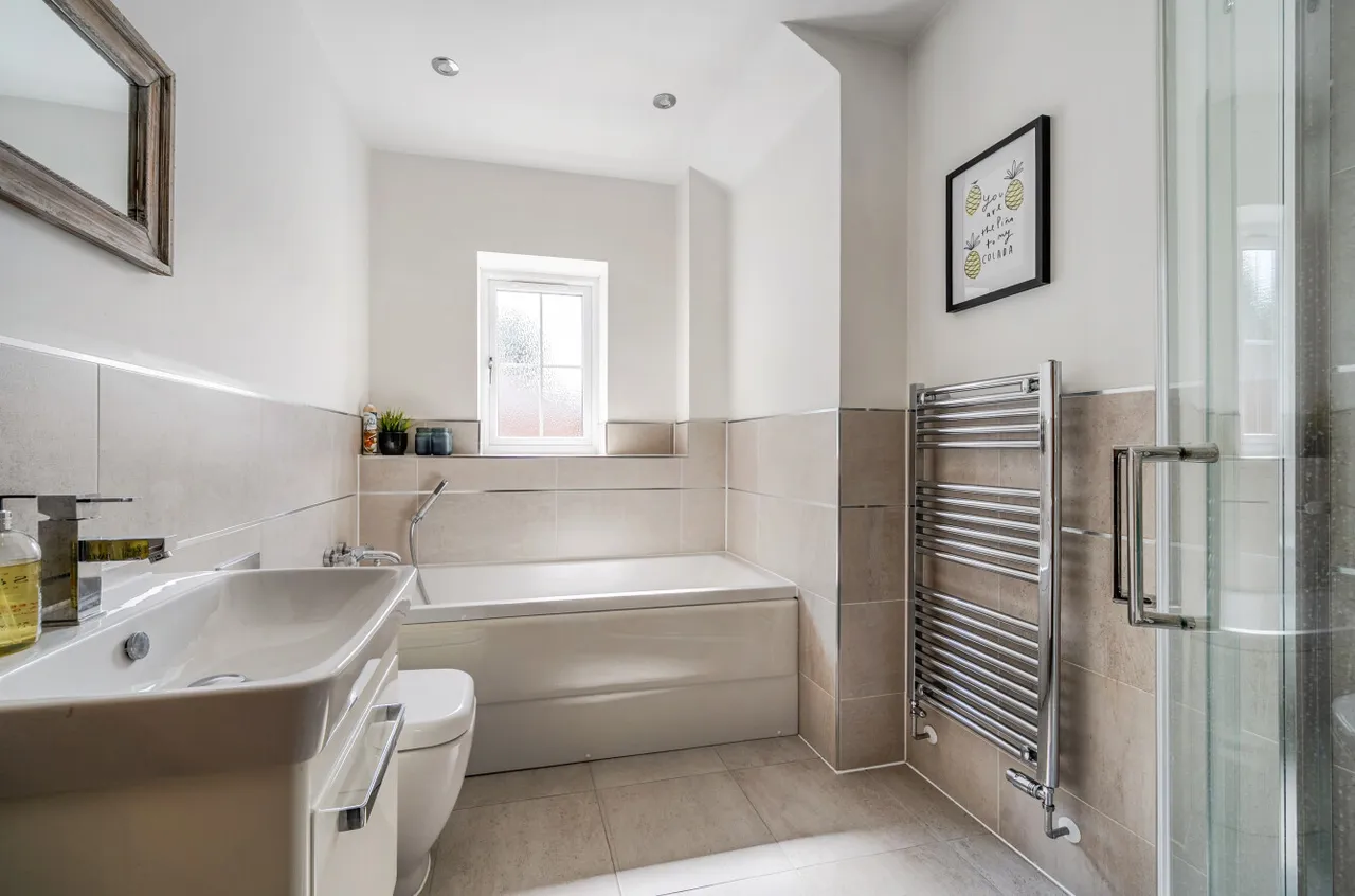 Cotswold Close, Four Marks, GU34, photo 7