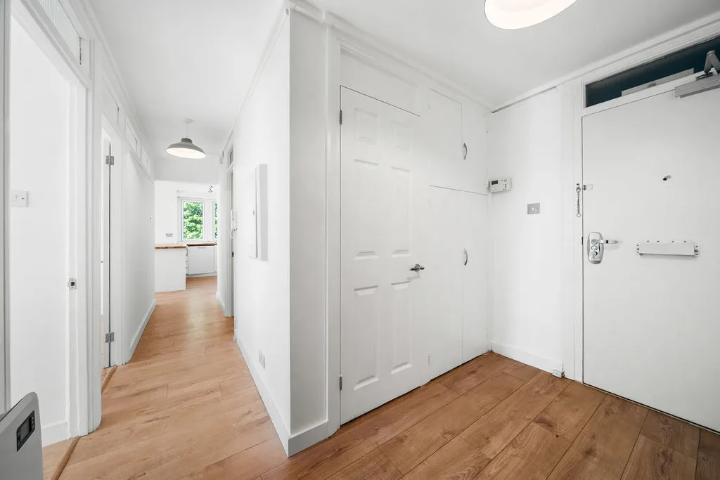 Vicarage Fields, Walton-On-Thames KT12 2EP, photo 11