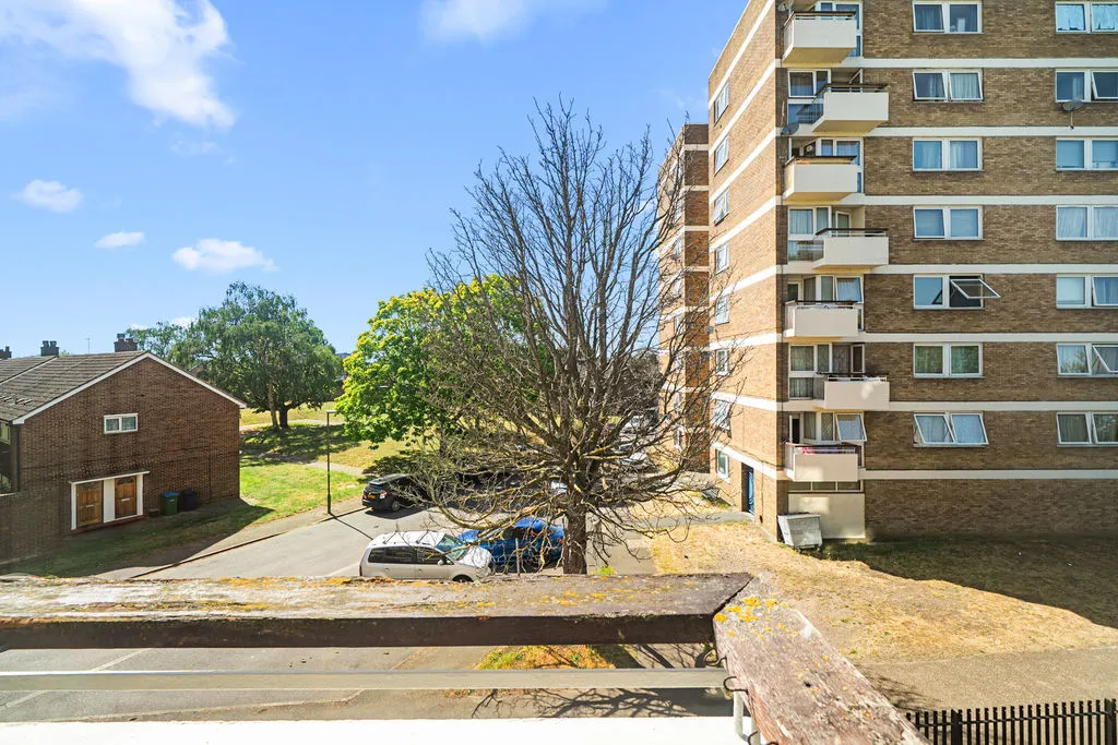 Vicarage Fields, Walton-On-Thames KT12 2EP, photo 12