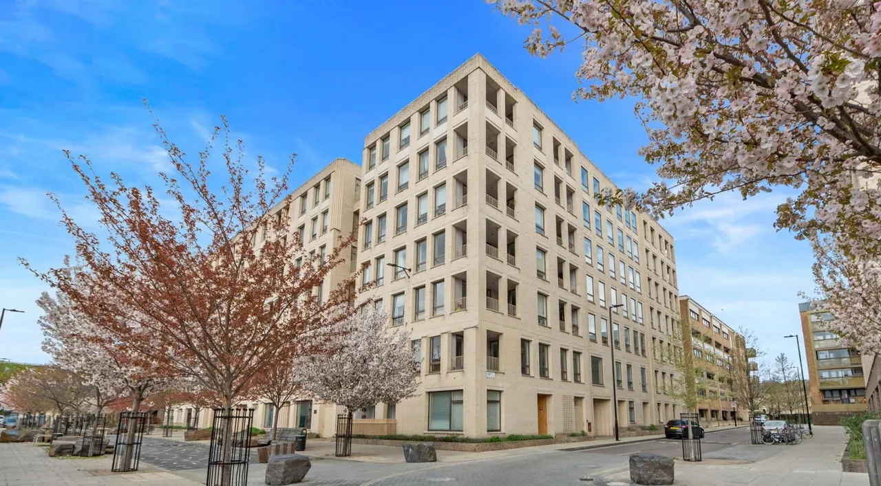 2 bed flat for sale — Casbeard Street, London, N4