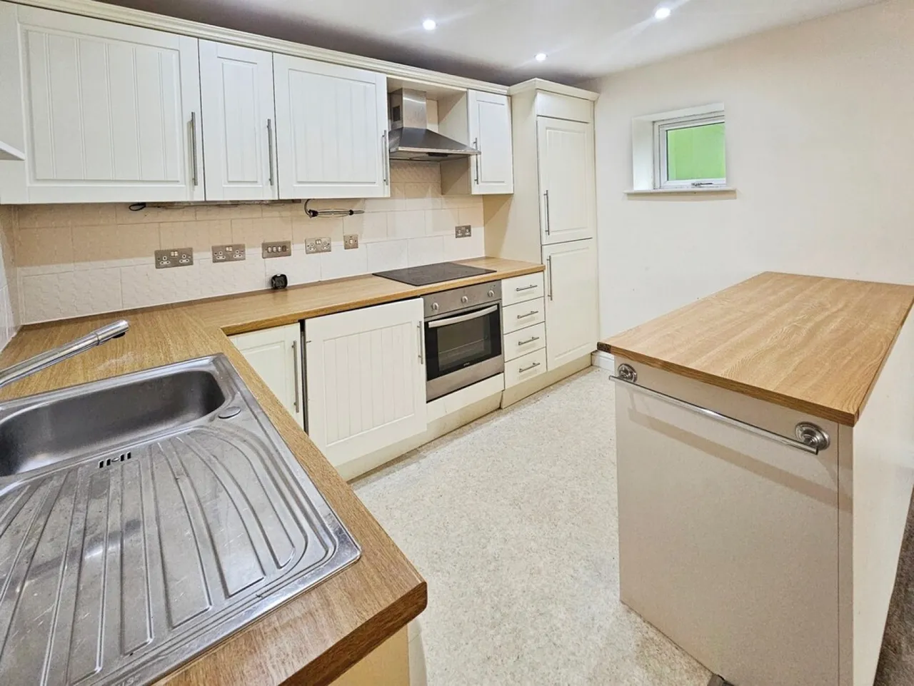 Applegarth Gardens, Riddlesden, BD20, photo 3