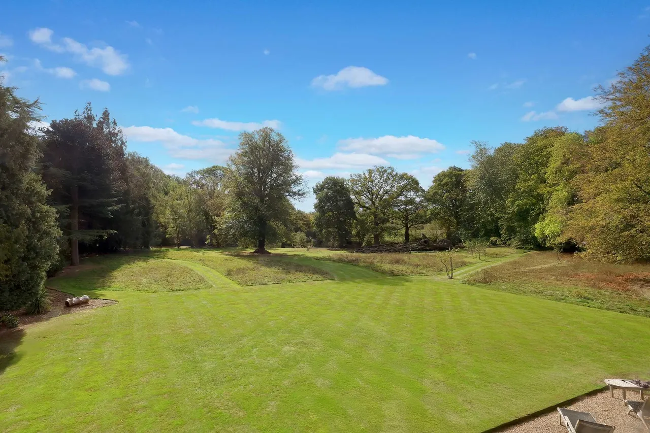 Wooburn Common Road, Wooburn Green, HP10, photo 23