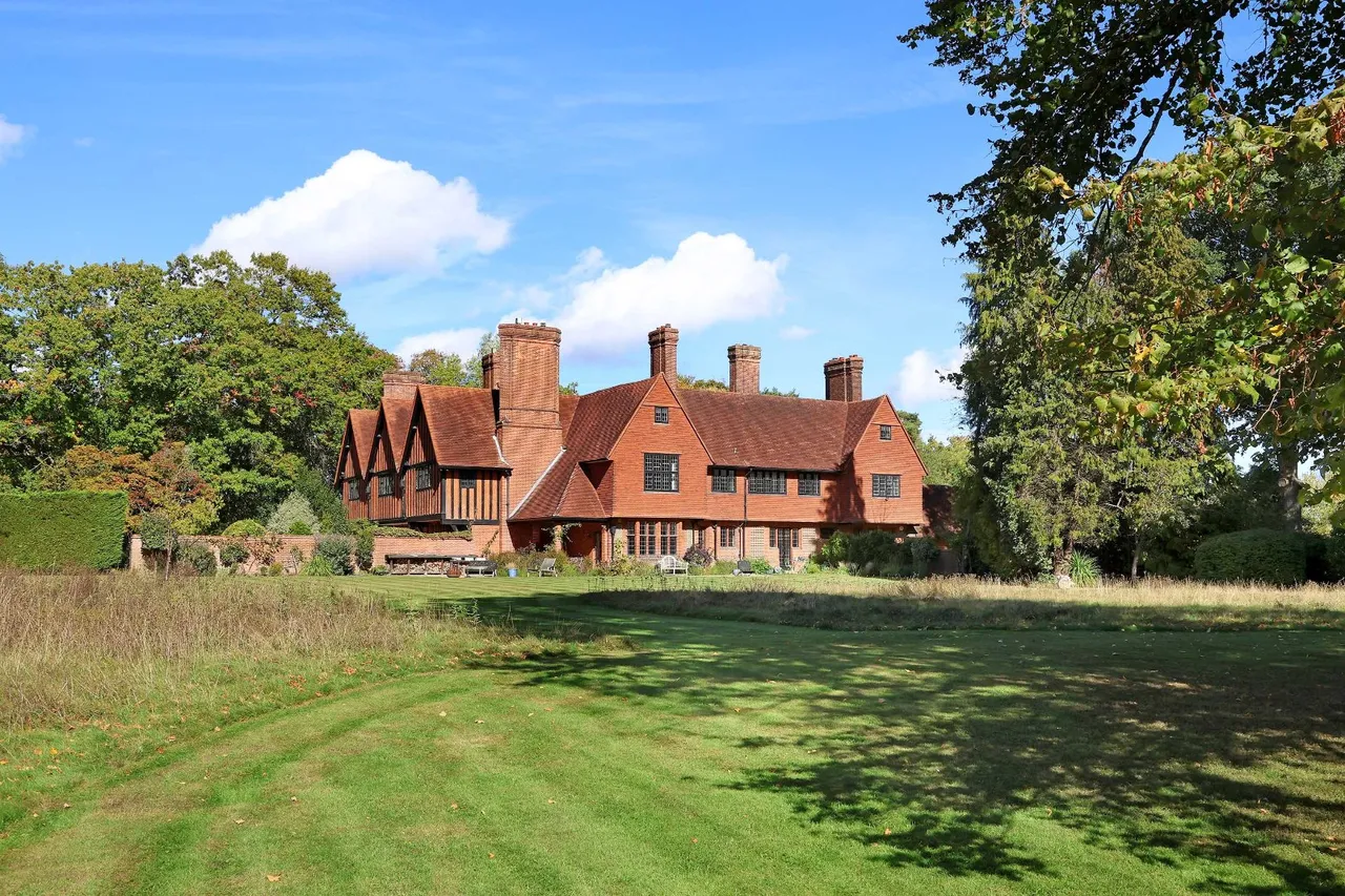 Wooburn Common Road, Wooburn Green, HP10, photo 25
