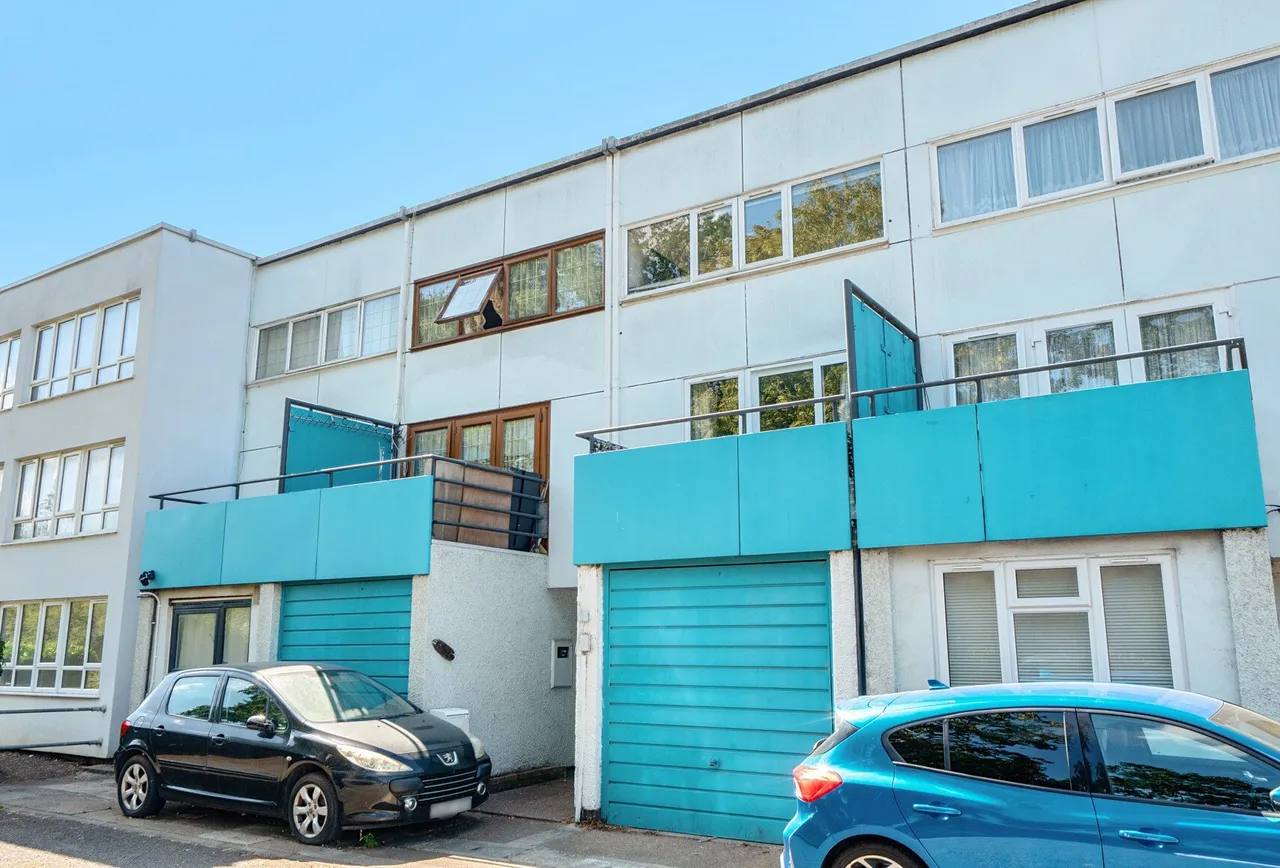 3 bed house for sale — Huntingdon Close, Mitcham, CR4 1XL