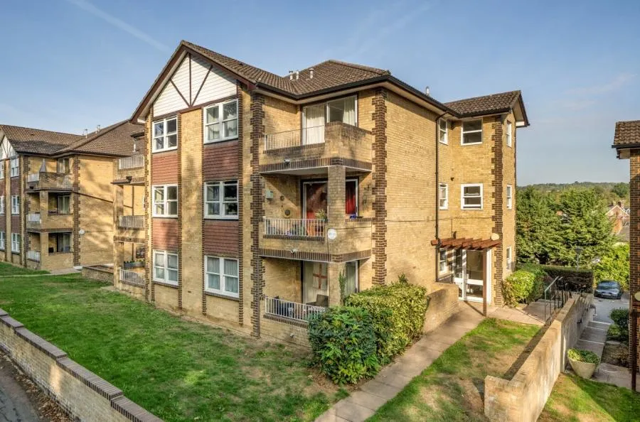 1 bed flat for sale, Elm Road, Redhill, RH1