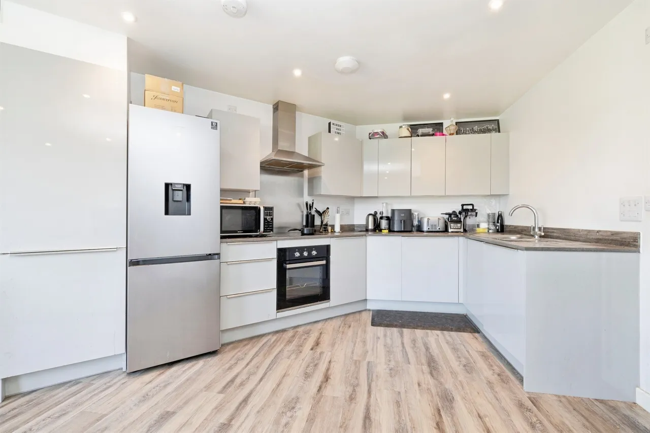 Park Avenue, Bushey, WD23, photo 2