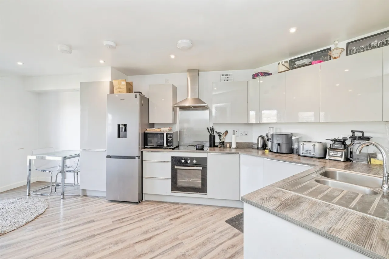 Park Avenue, Bushey, WD23, photo 11