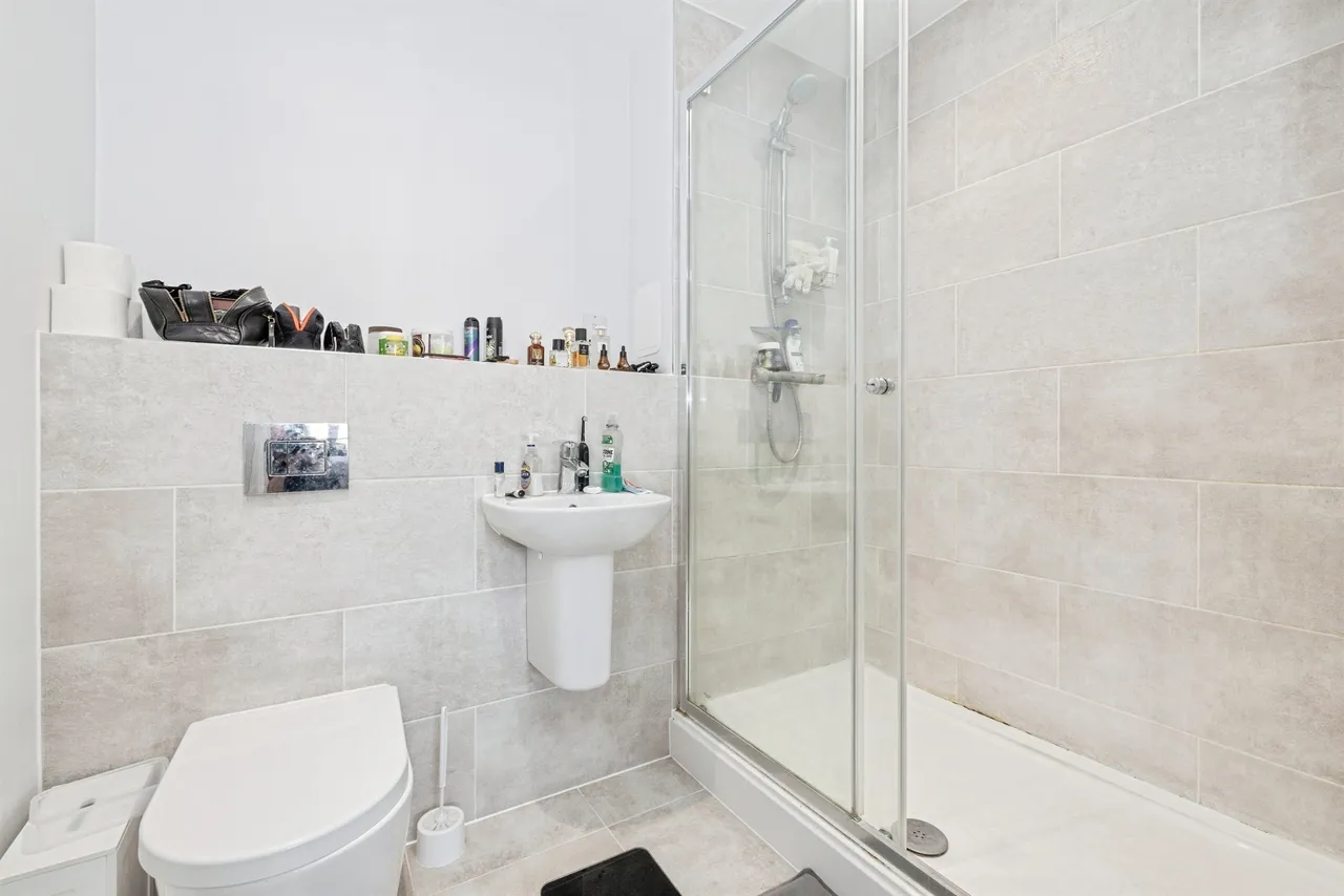 Park Avenue, Bushey, WD23, photo 8