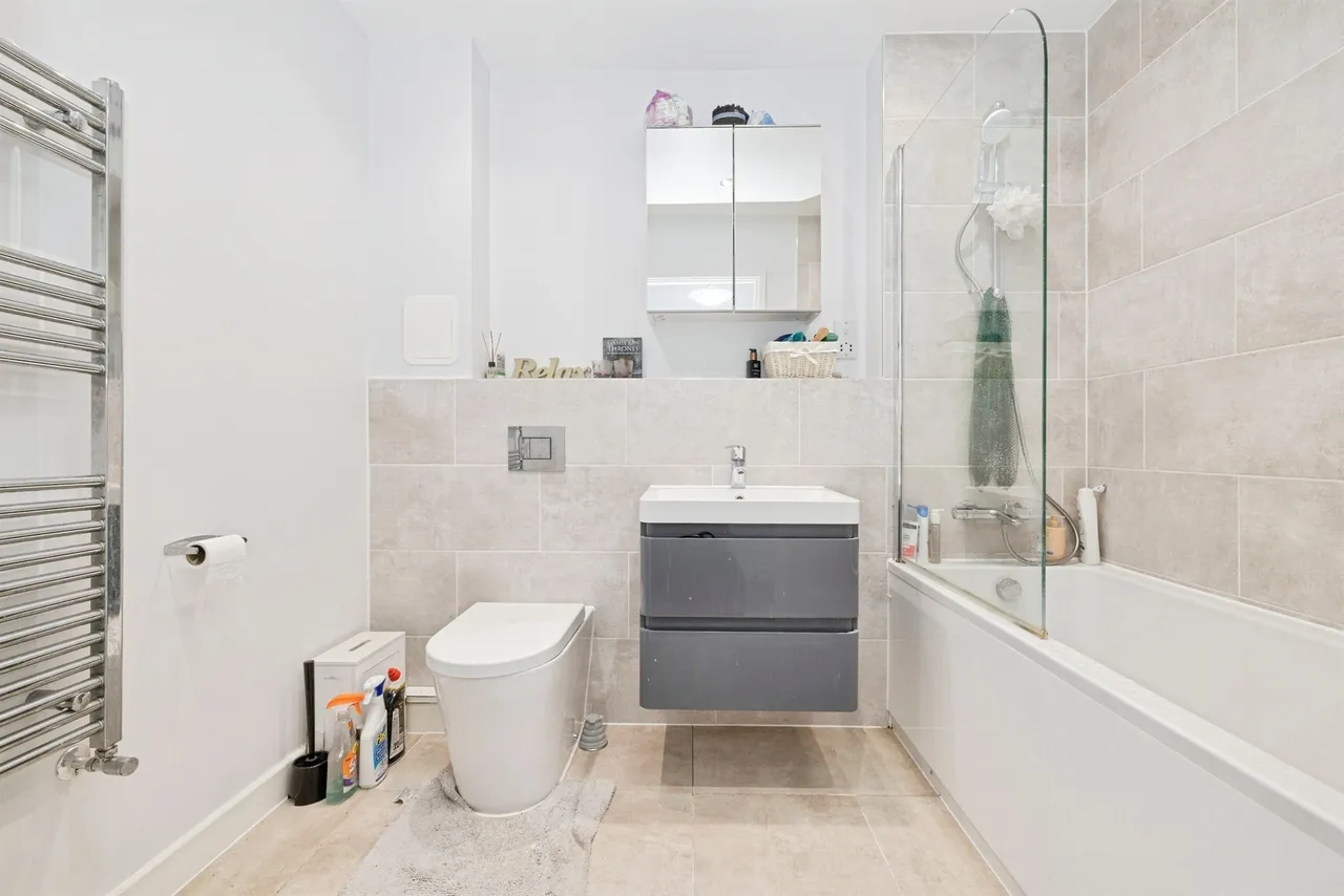 Park Avenue, Bushey, WD23, photo 5
