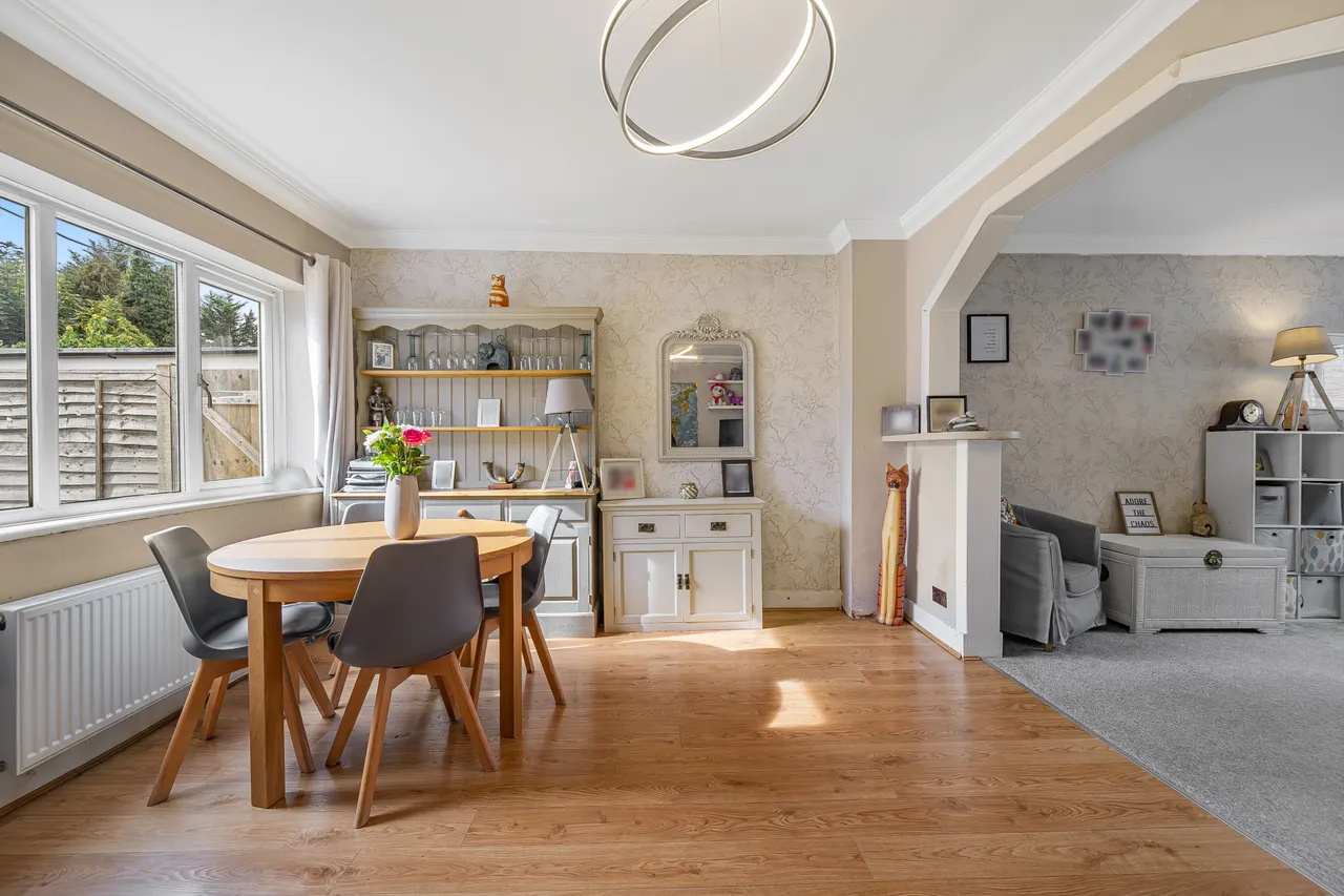 Alexandra Road, Addlestone, KT15, photo 2