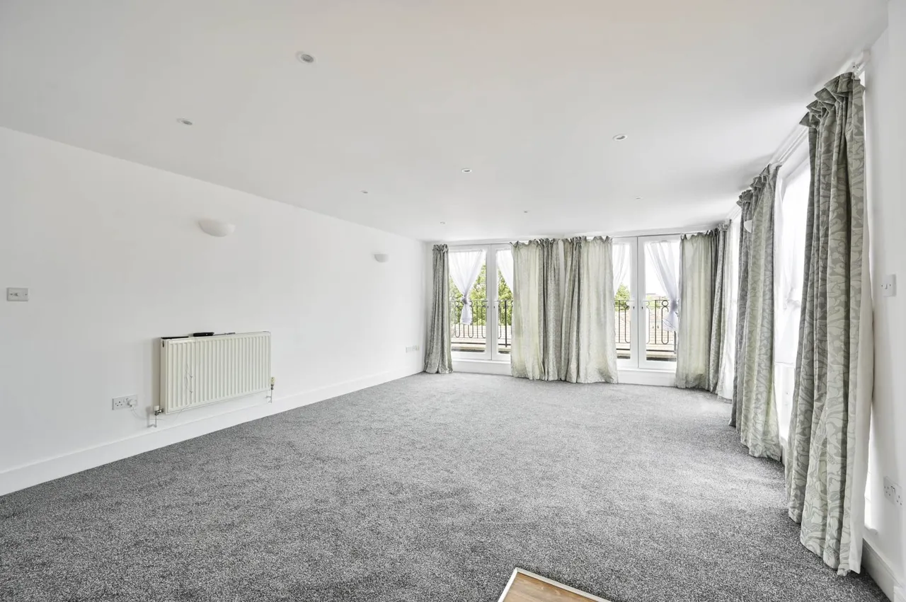 Robinson Road London, Colliers Wood, SW17 9DJ, photo 7