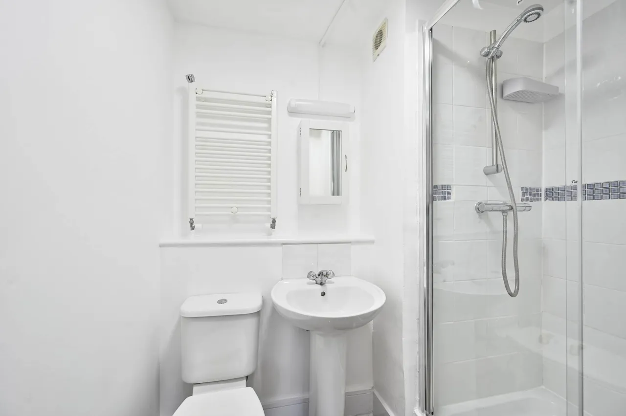 Robinson Road London, Colliers Wood, SW17 9DJ, photo 8