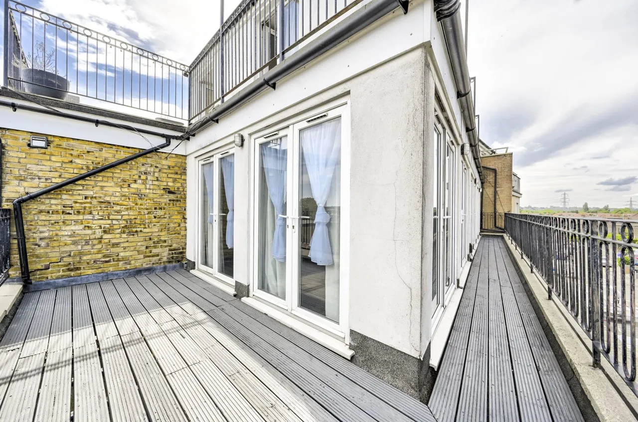 Robinson Road London, Colliers Wood, SW17 9DJ, photo 11