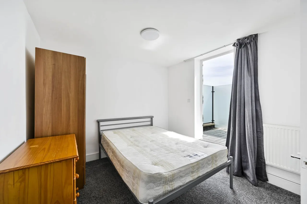 Robinson Road London, Colliers Wood, SW17 9DJ, photo 6
