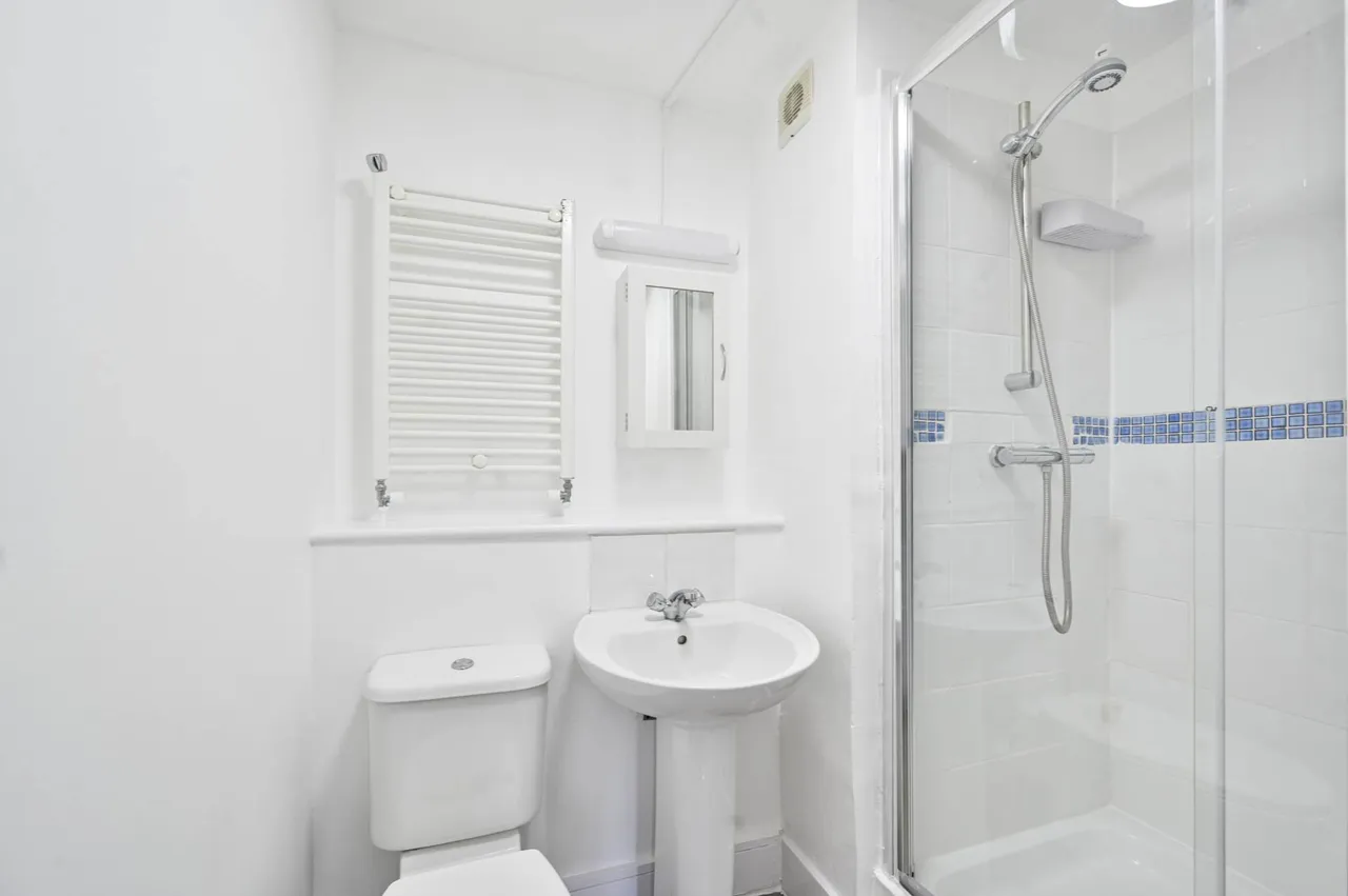Robinson Road London, Colliers Wood, SW17 9DJ, photo 9