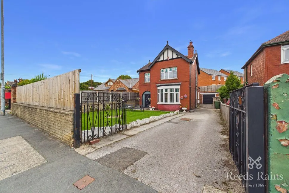 Bradford Road, Wakefield, WF1, photo 28