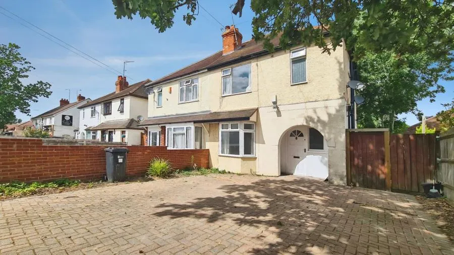 3 bed house to rent, Wokingham Road, Earley, RG6