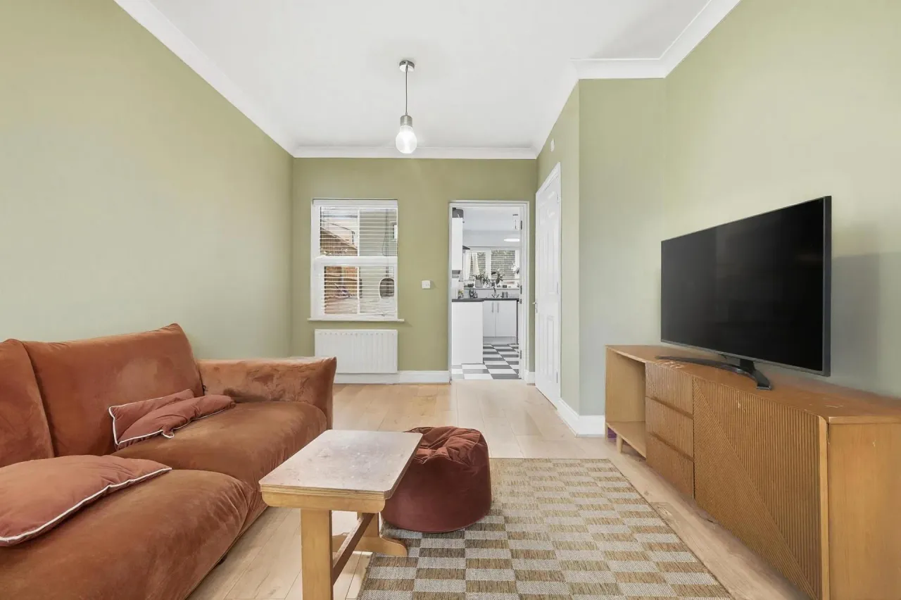 Sidmouth Road, London, E10, photo 3