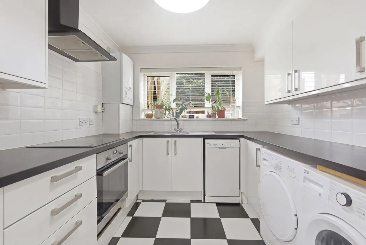 Sidmouth Road, London, E10, photo 8