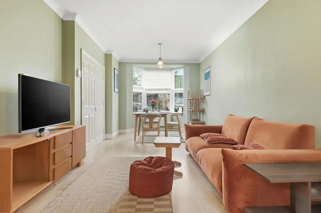 Sidmouth Road, London, E10, photo 2