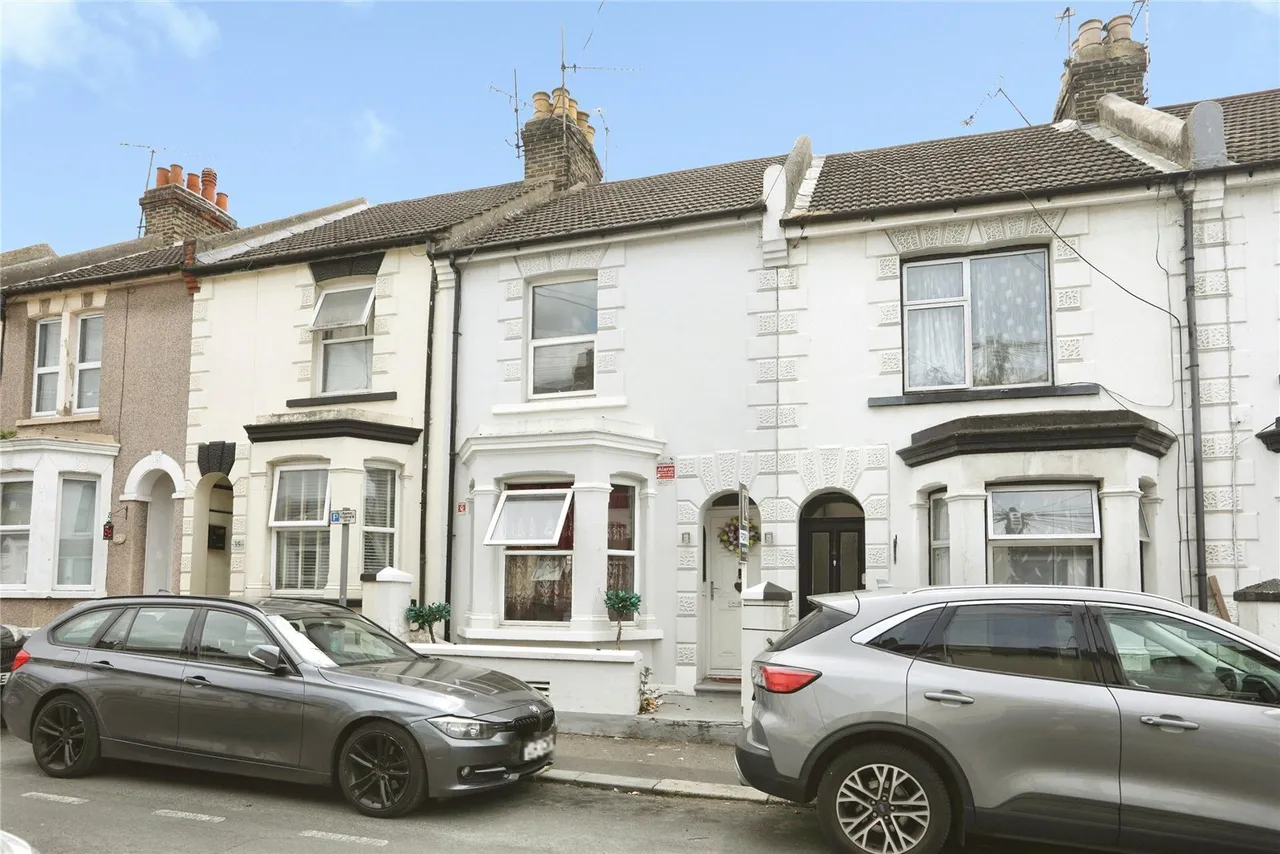 2 bed house for sale — Gordon Road, Gillingham, Kent, ME7