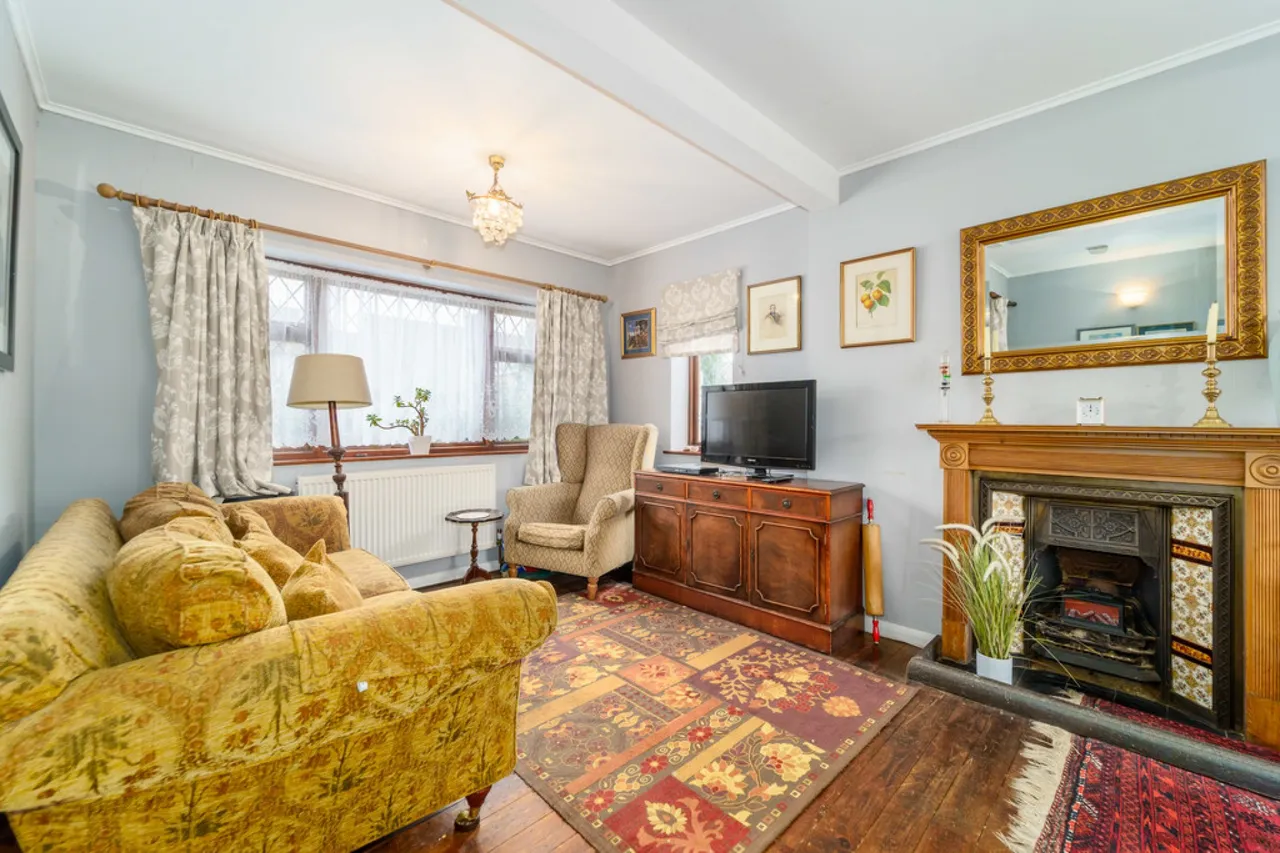 Main Street, Hanworth, photo 9