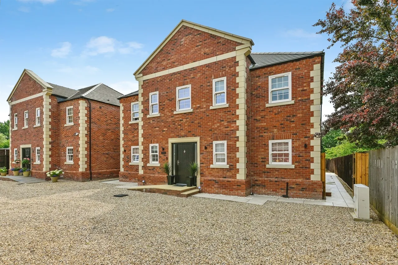 4 bed house for sale, Main Road, West Winch, PE33