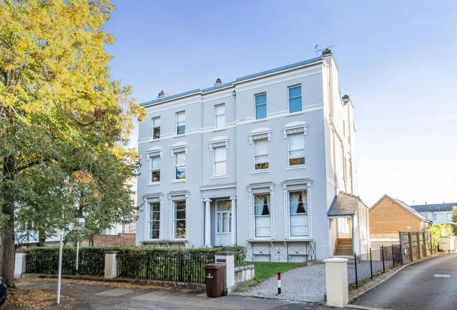 2 bed flat for sale, Pittville Circus, Cheltenham, GL52