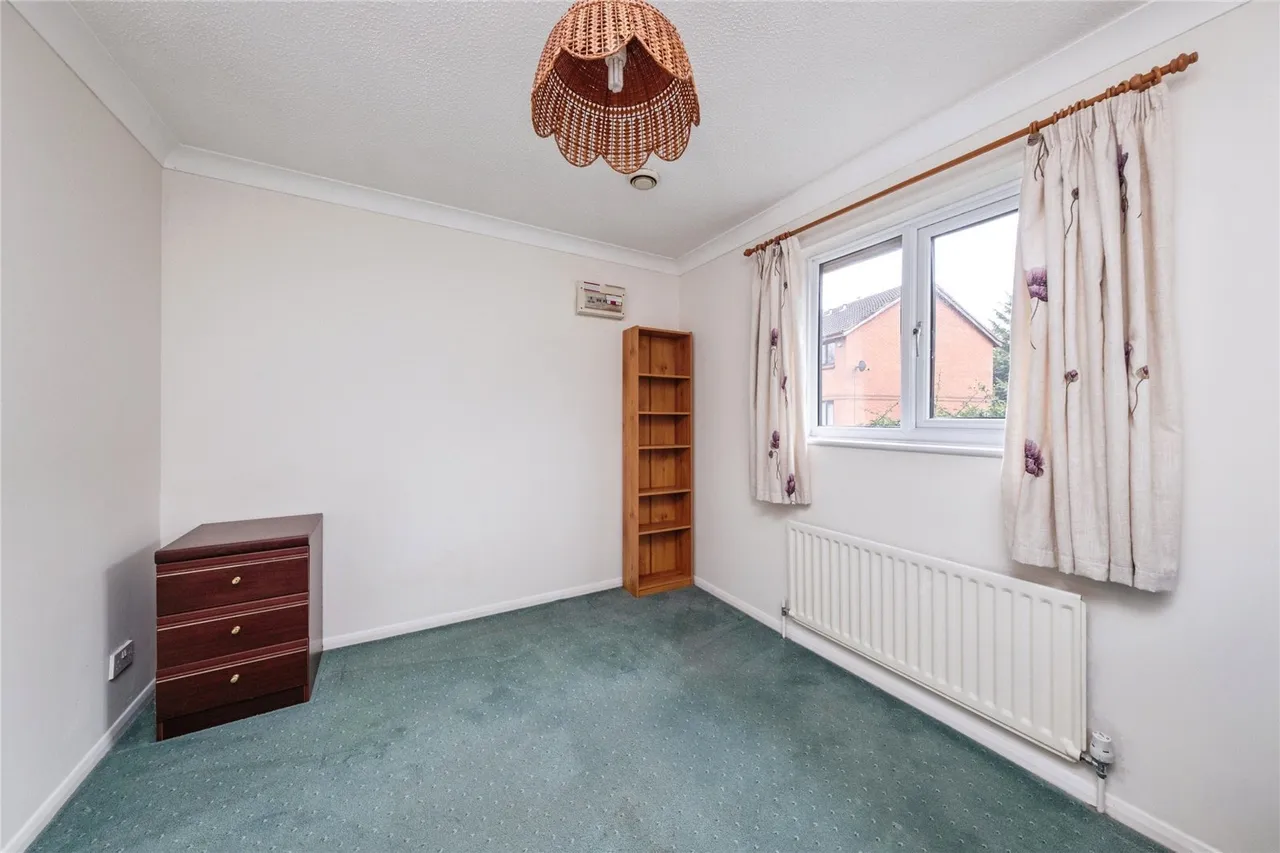 Fontwell Drive, Bletchley, Milton Keynes, Buckinghamshire, MK3, photo 2