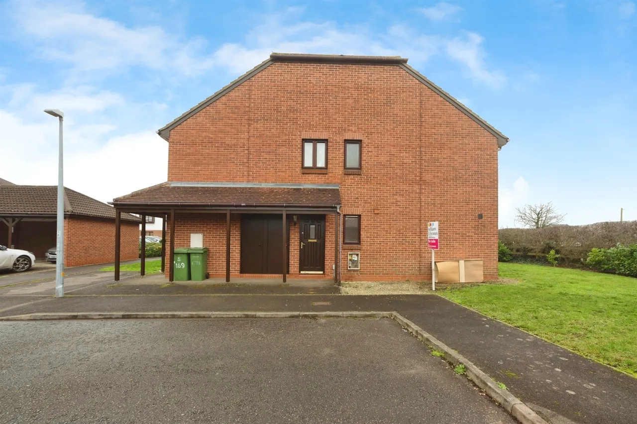 2 bed flat for sale — Brimfield Road, Purfleet-On-Thames