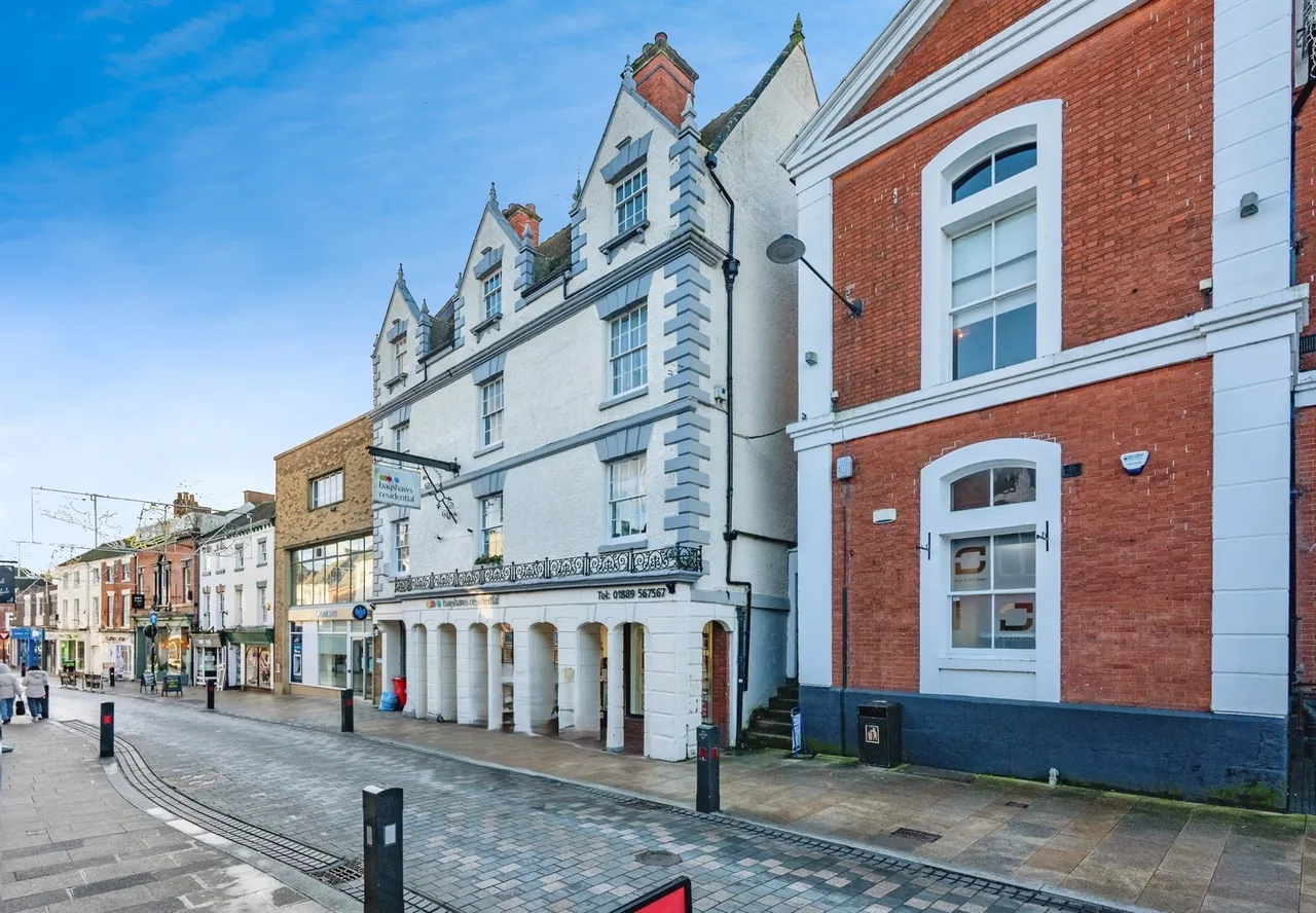 2 bed flat for sale — High Street, Uttoxeter