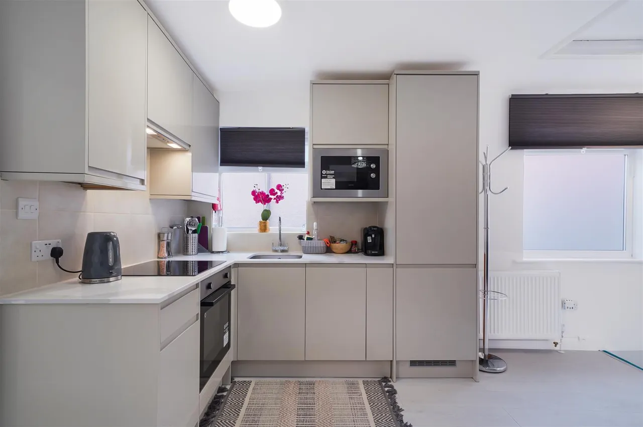 Eton Avenue, Wembley, HA0, photo 8