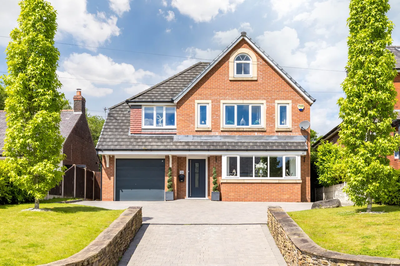 5 bed house for sale, Chorley Road, Standish, WN1