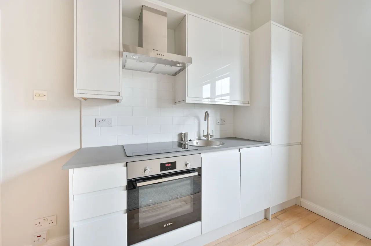 Flat 309, 20 Palace Court, London, photo 5