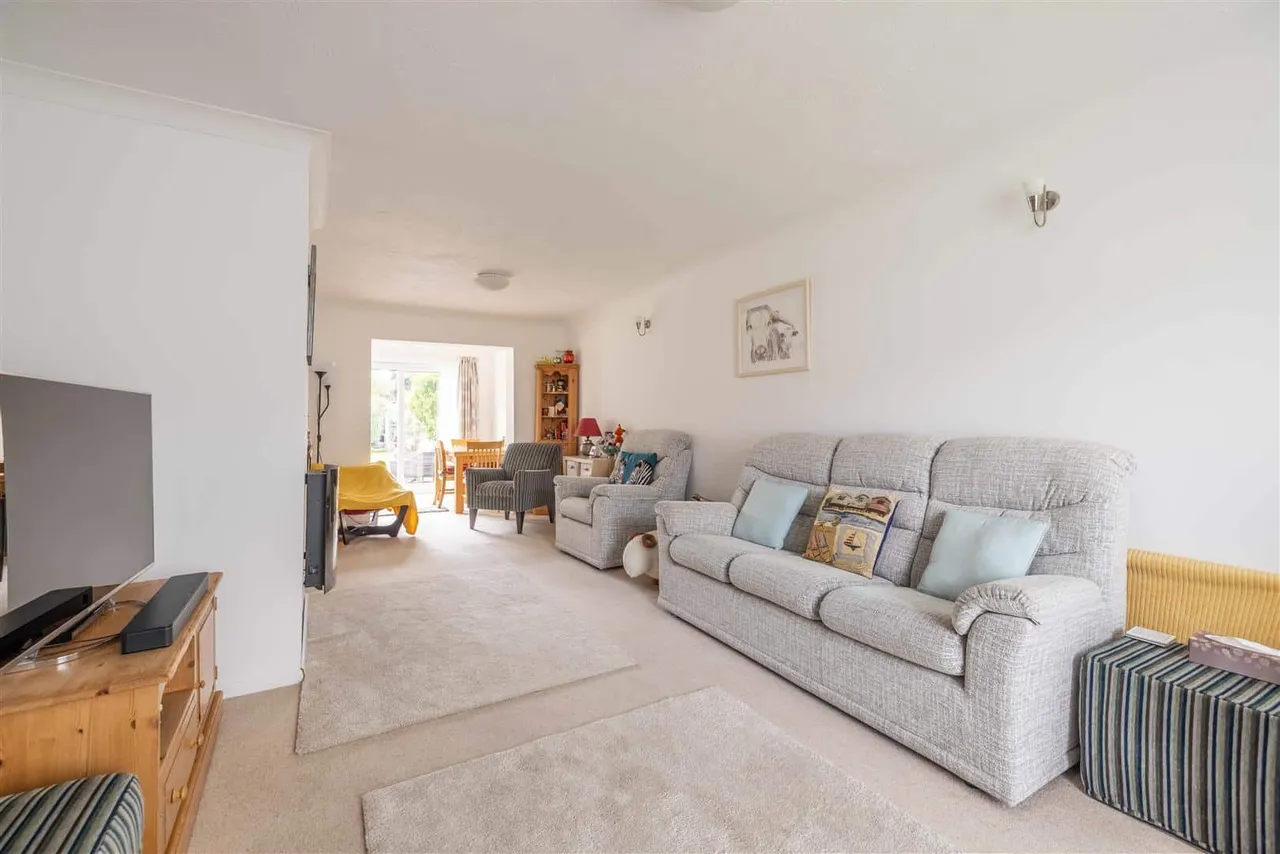 Priors Road, Windsor, SL4 4PD, photo 4
