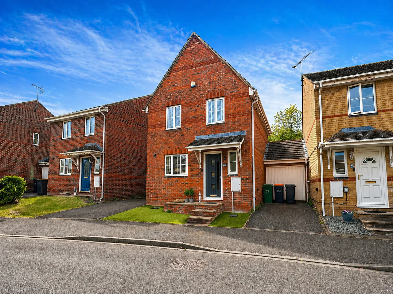 3 bed house for sale, Coopers Way, Houghton Regis