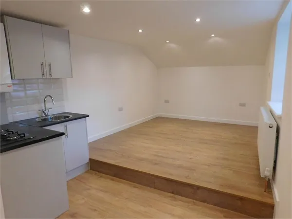 house to rent — Deans Lane, Edgware, Greater London, HA8 9NT